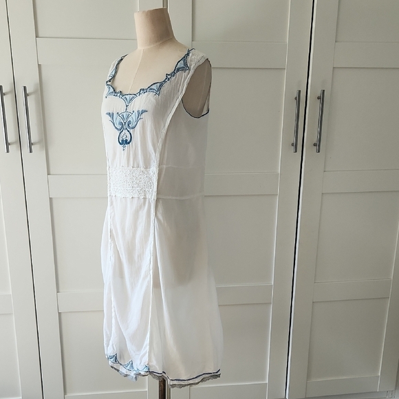 Burning Torch - Anthropologie White and Blue Embroidered Dress Sz L - Picture 2 of 10
